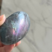 ピンクパープルのフラッシュが美しいラブラドライト＊パーム3＊天然石インテリア＊置き物