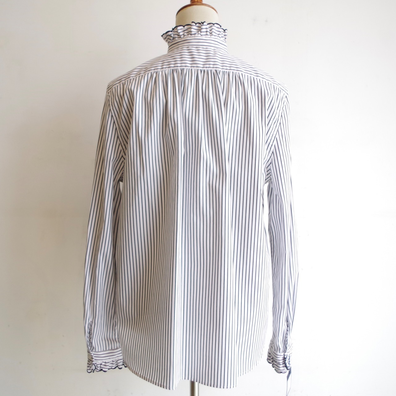 SINME  スカラエンブロイダリーシャツ   ピンストライプ（広）