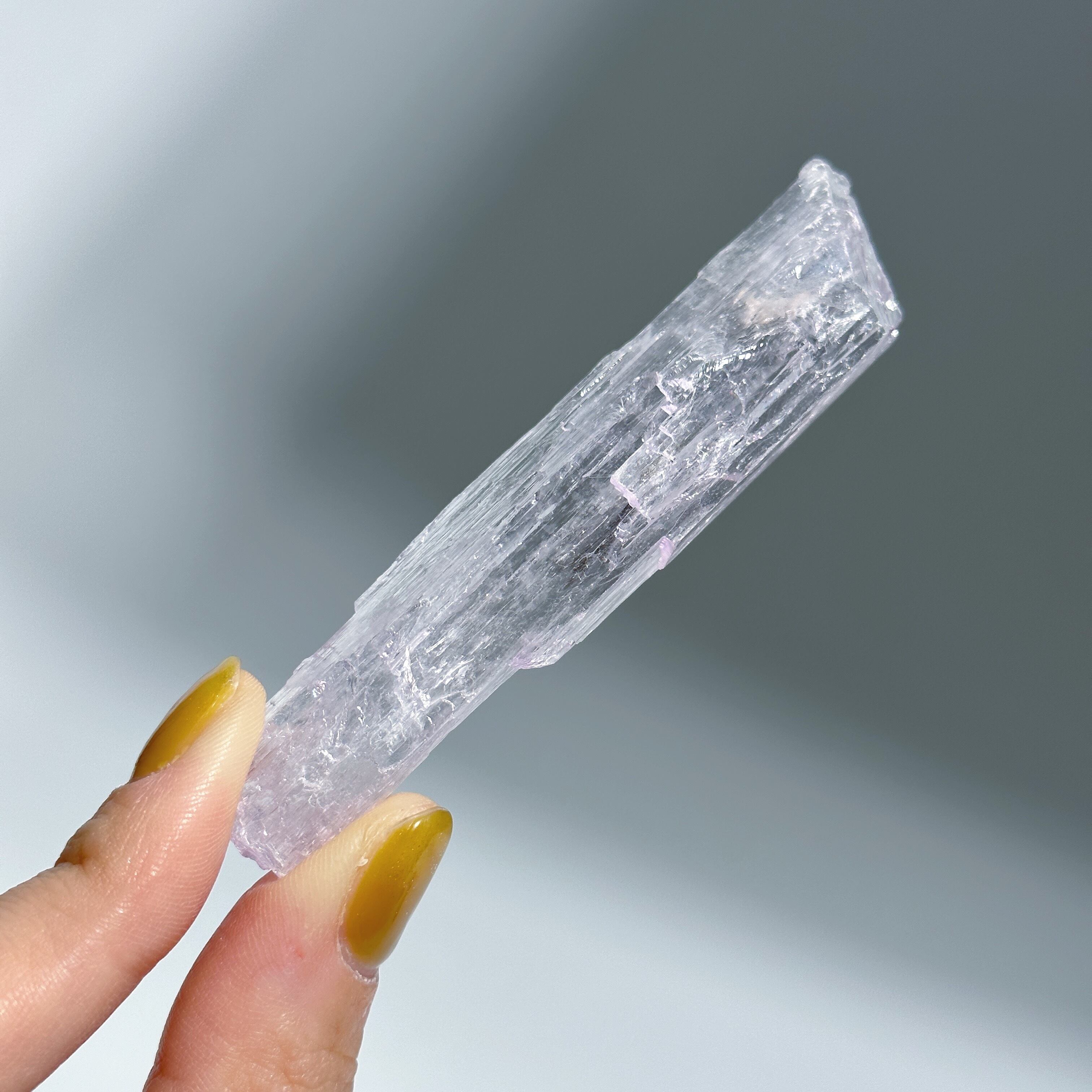 高品質クンツァイト原石 ✦ 希少大きめ343g ✦ 強い浄化力 × 空間調和