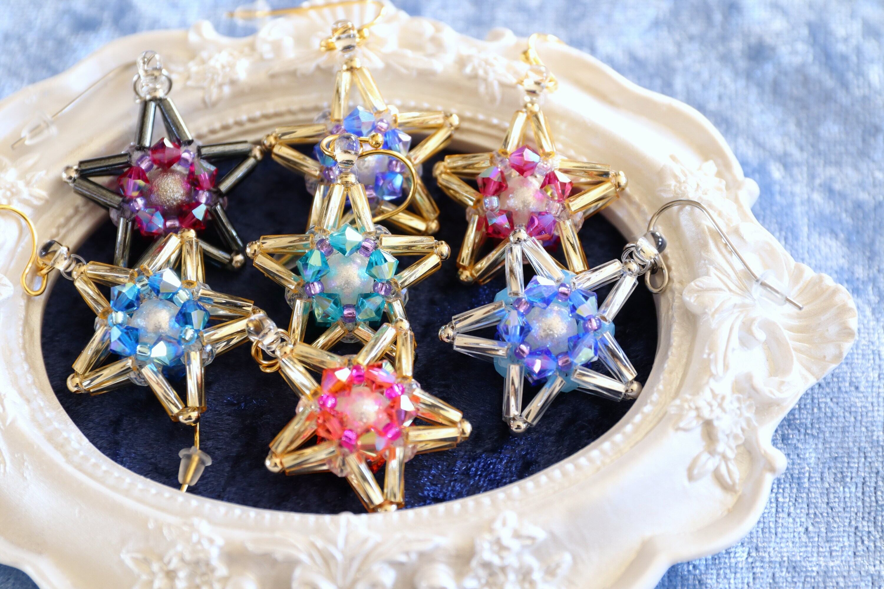 クリスタルとメタルビーズの五芒星ピアス/イヤリング (ピンクシルバー