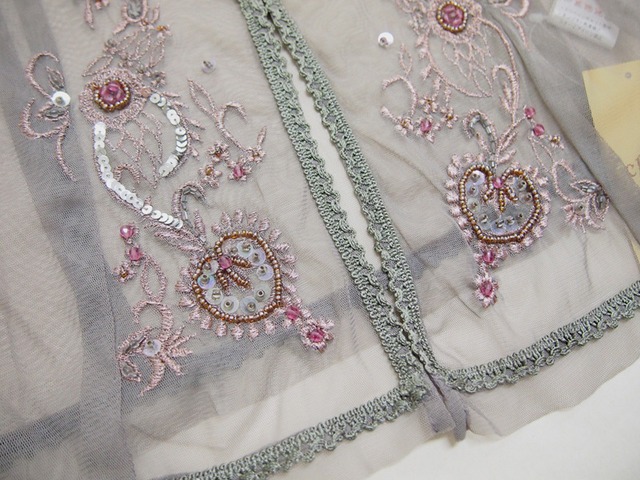 刺繍ビーズのエレ ガントカーディガン　薄手ボレロ 　ビジュー　パーティー　フォー マル