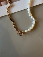 twist pearl necklace