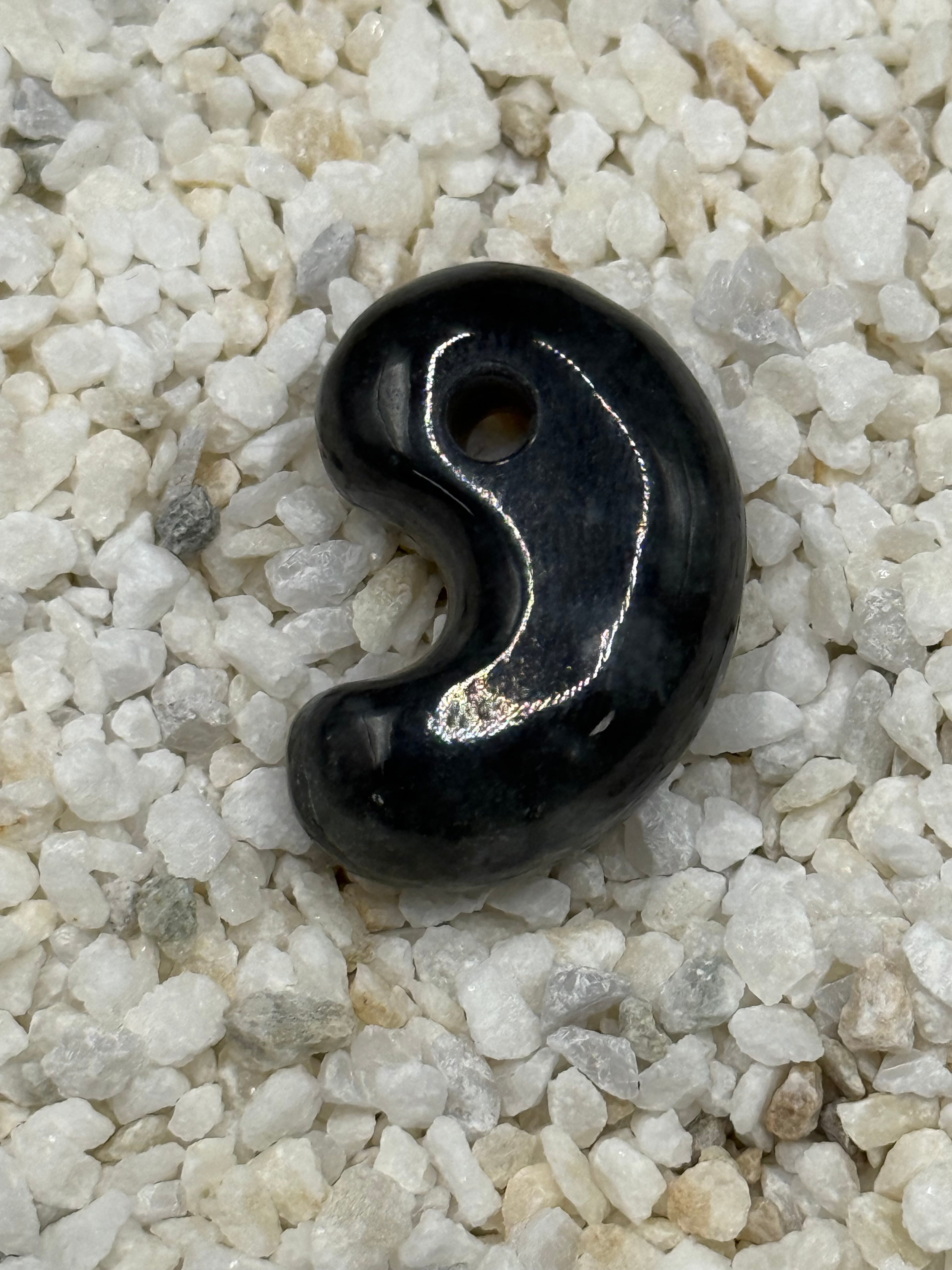 糸魚川翡翠 勾玉 043