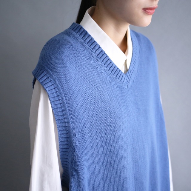 good blue coloring loose knit vest