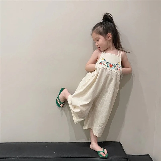 ★送料無料★  女の子 刺繍サロペット 90cm〜130cm  春 夏 韓国子供服