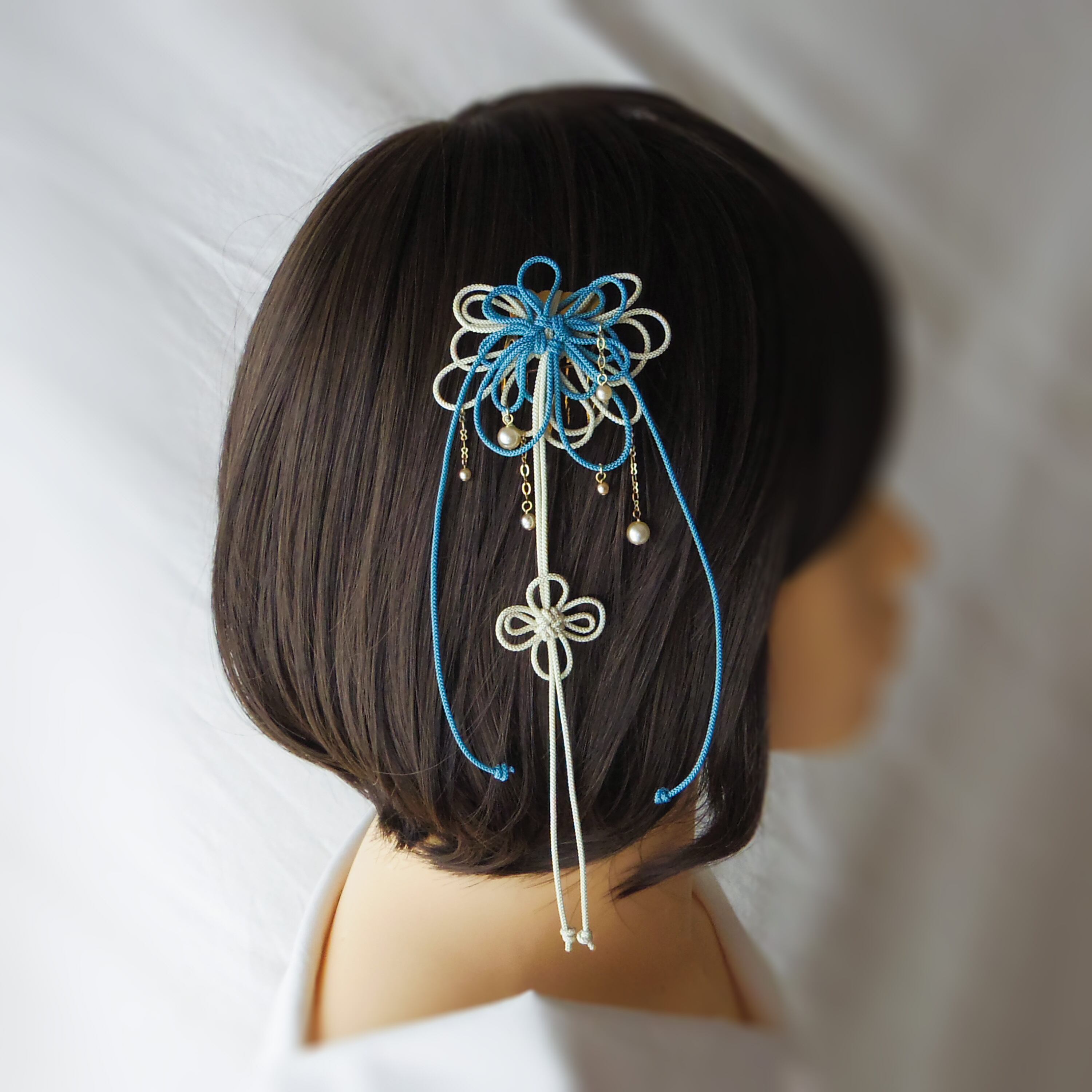 飾り結びヘアコーム(小)「ひめたるは熱」(縹×アイボリー)【軽量で簡単和装ヘア】浴衣・着物・七五三や成人式に。