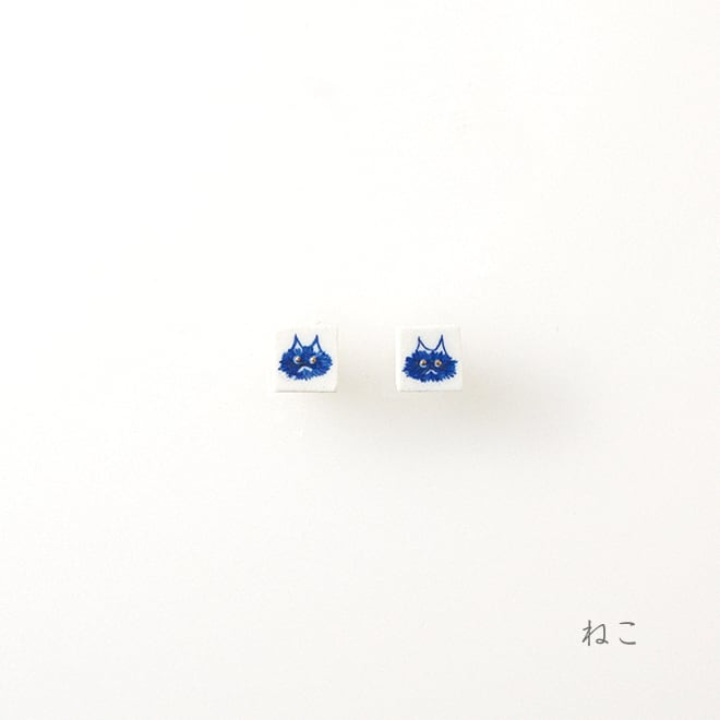 手描きの小さなタイル ピアス/イヤリング | 七窯社 (nanayosha)