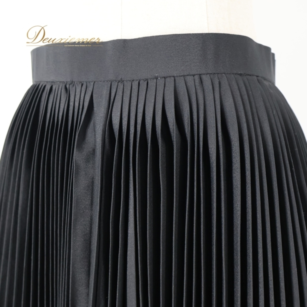 フォークダンス 衣装 スカート ブラック系 レース 花柄 黒 白 赤 緑 プリーツ シンプル チロリアン チロルスカート カントリー ダンス衣装 華やか かわいい イベント 練習 レッスン ホワイト系 レッド系 グリーン系