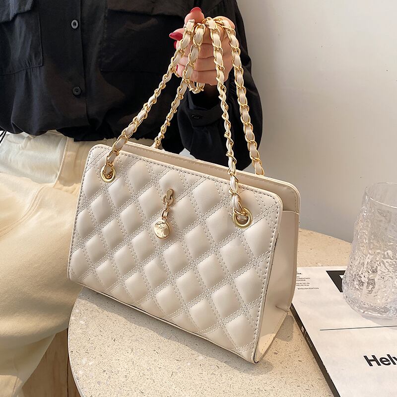 チェーン サマーレッド 夏物 スクウェア メッセンジャーバッグ Tiancai_Wing_Bag88506788335