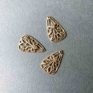 〈最終入荷〉USA真鍮 ゆる三角透かし模様チャーム