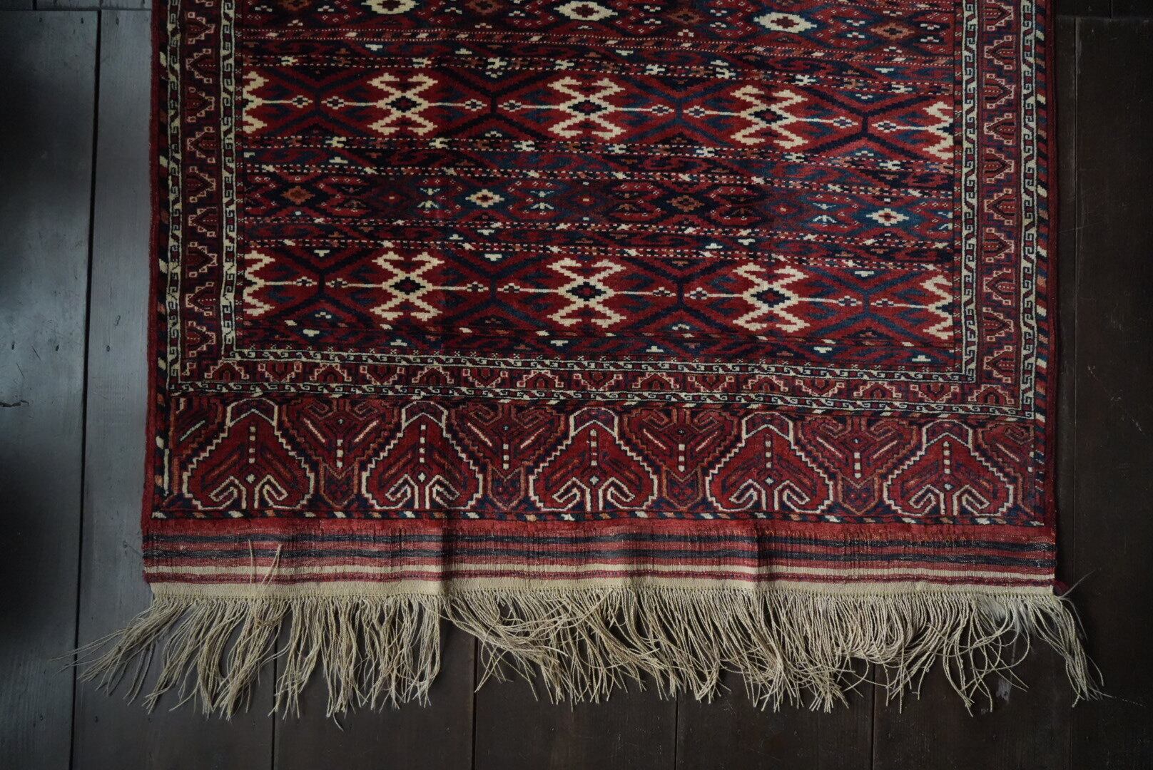 【SM89】鮮やかな赤が美しいヨムート族の秘宝|セミアンティークトルクメン