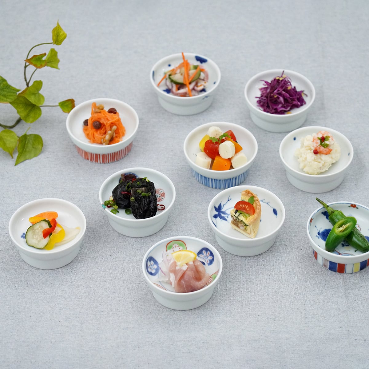 染付伊万里牡丹8.5cm高台小皿 | 福珠窯ファクトリーショップ