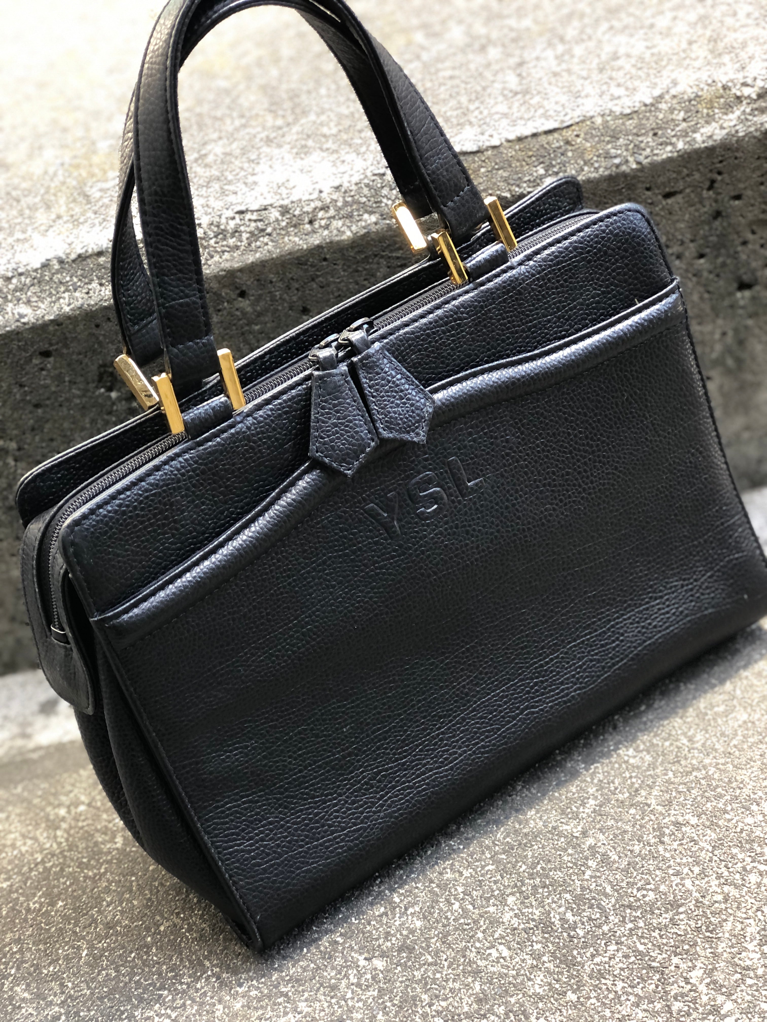 Yves Saint Laurent 　イヴ ・サンローラン　エンボスロゴ　エンボスレザー　ハンドバッグ　ブラック　 vintage　ヴィンテージ　 オールド　irukzm | VintageShop solo powered by BASE