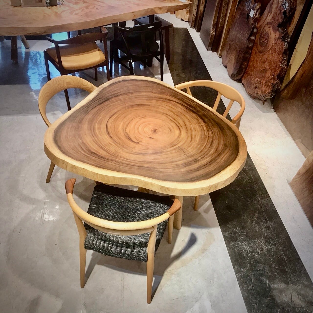 丸テーブル | 千年家具 - 一枚板 テーブル専門店