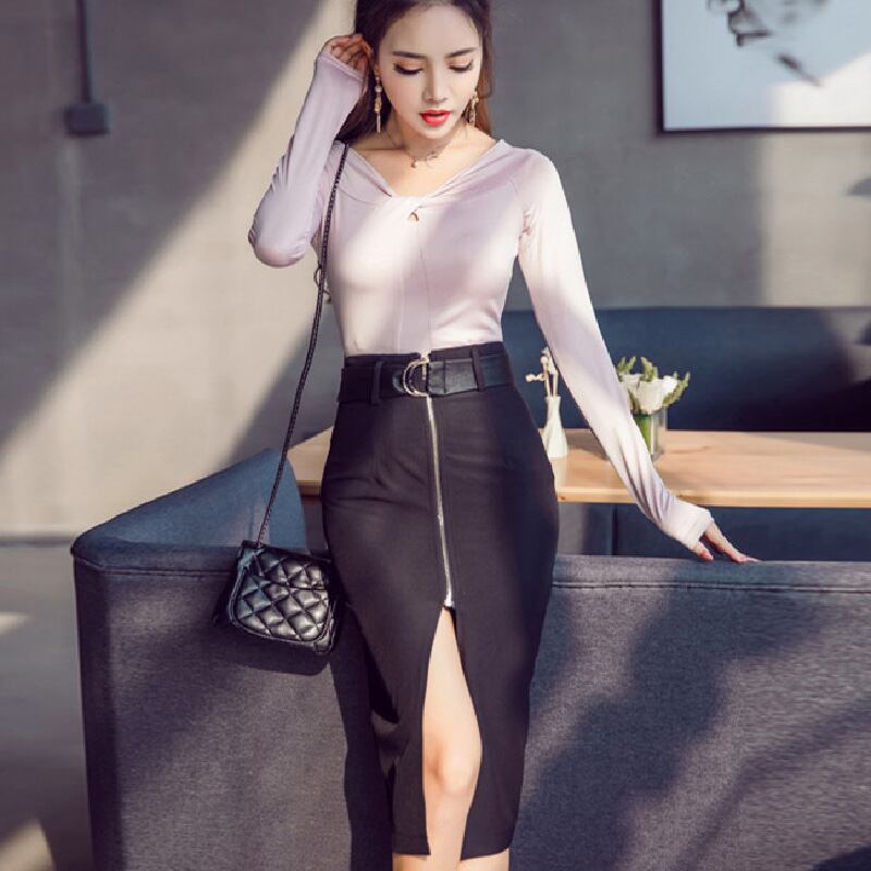 前スリットの タイトスカート