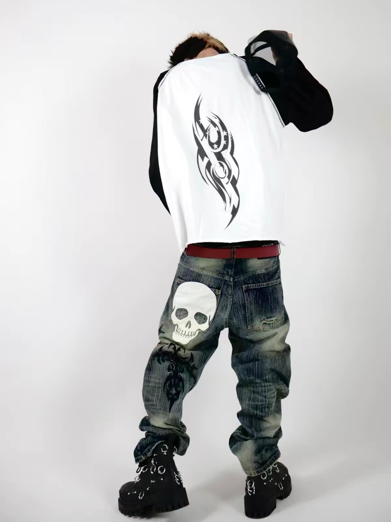 【UCANTBELIKEME】“BAT” Graphic Raglan Long Sleeve Tee
