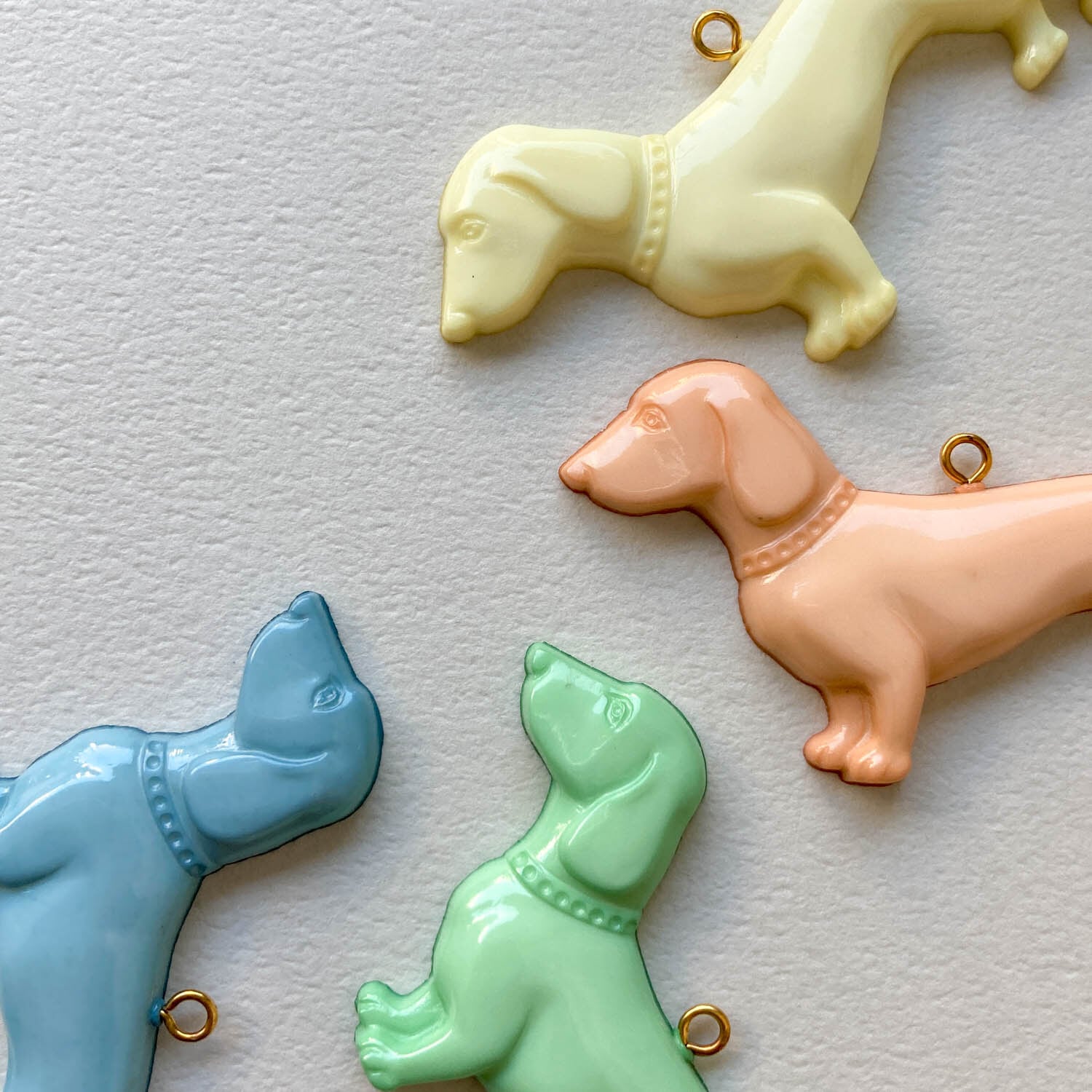 ドイツアクリル ミニチュアダックスフンドチャーム | Dua-アクセサリー