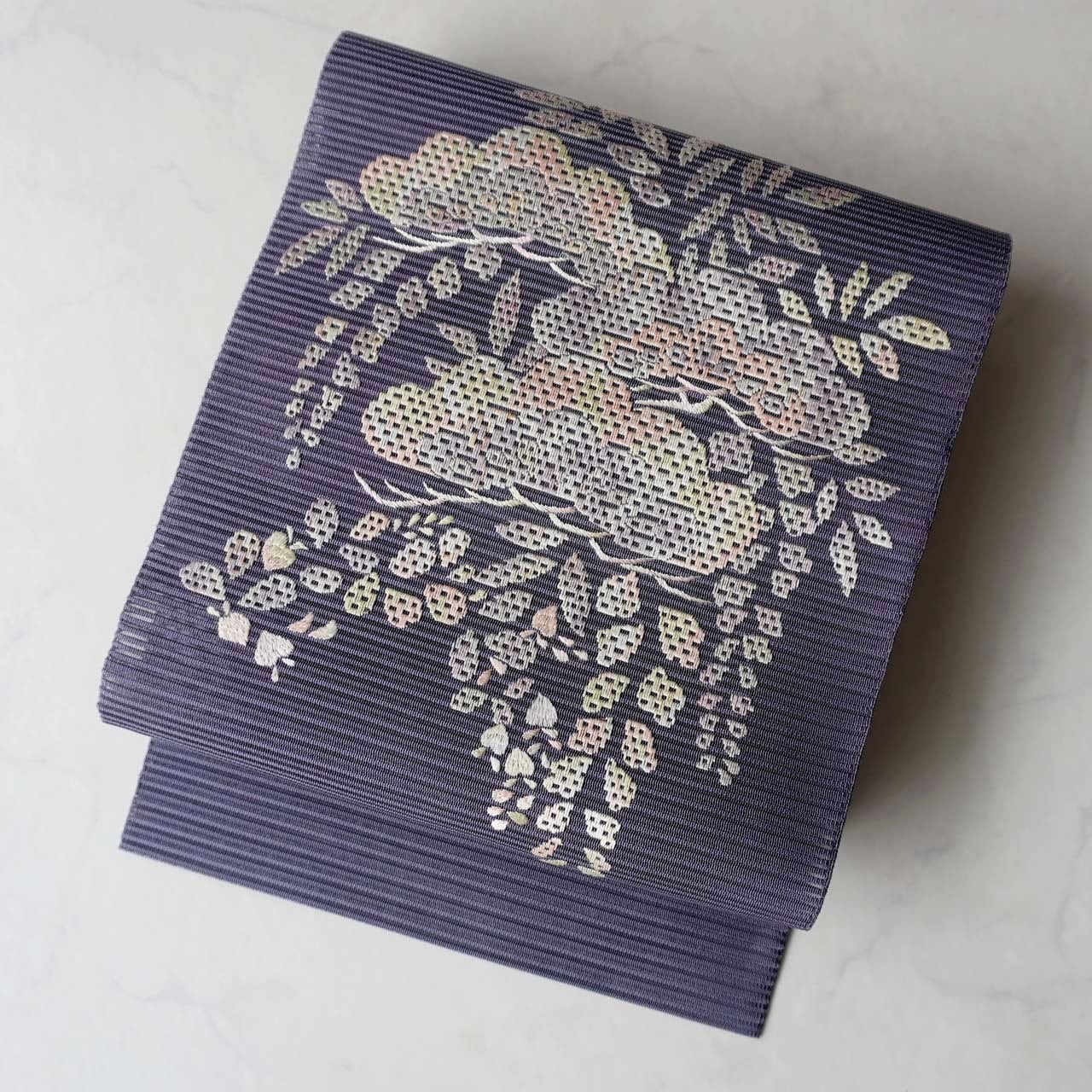 【夏なごや帯】藍色鳩羽色地 松藤文刺繍 絽綴れ なごや帯 未使用品