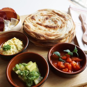 パラタ （ 半焼成 パン ） ４枚入り400g インドのパン クロワッサンとナンの良いとこ取り♪