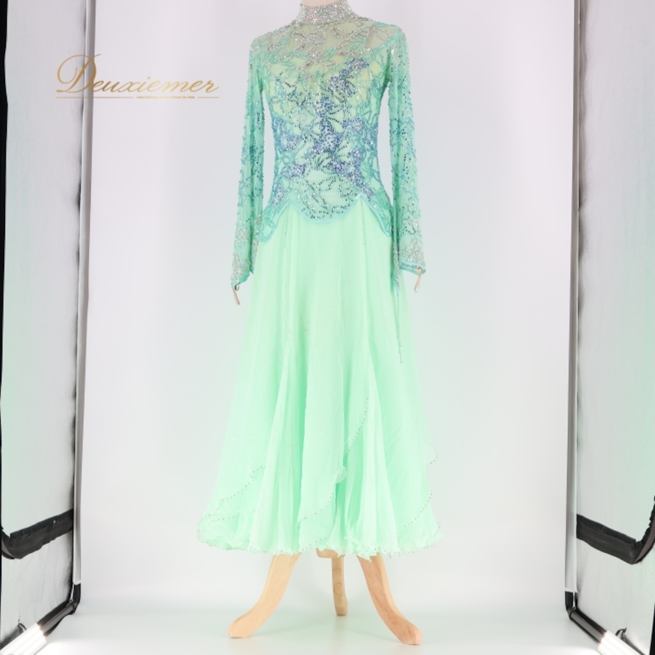 社交ダンス 衣装 スタンダードドレス ワンピース スタンダード 緑 エメラルドグリーン レース デモ 競技 ダンス パーティ 発表会 綺麗 上品 落ち感 グリーン系 ブルー系 シンプル 明るい 優雅 おしゃれ パフォーマンス