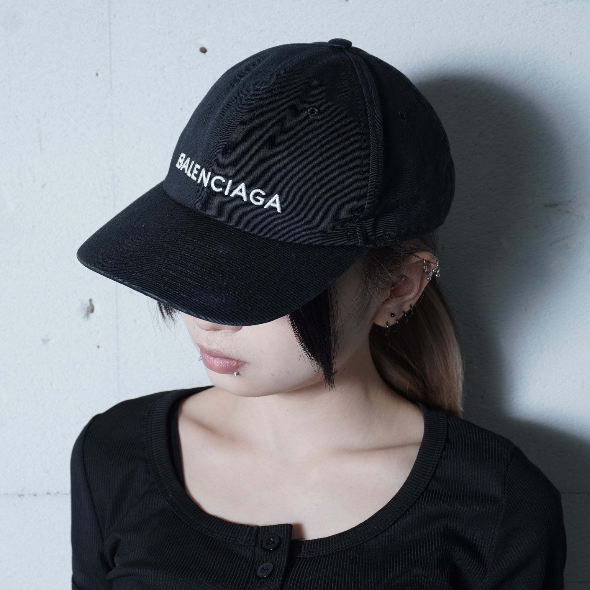 バレンシアガ LOGO EMBROIDERE　ロゴ刺繍　キャップ/ブラック BALENCIAGA ブラック キャップ ロゴ刺繍 BALENCIAGA（バレンシアガ