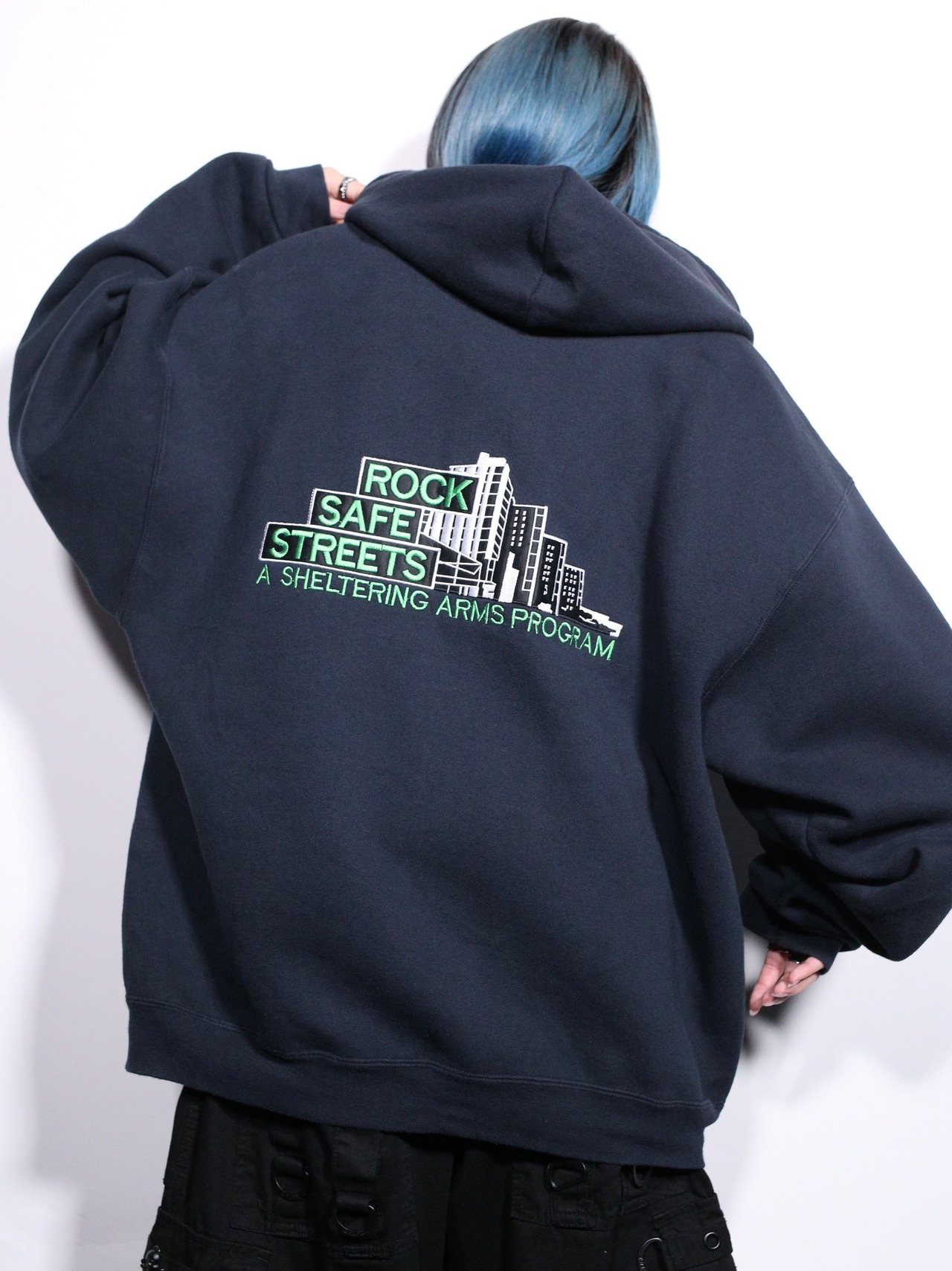 "刺繍" back design over silhouette zip-up hoodie - 1
