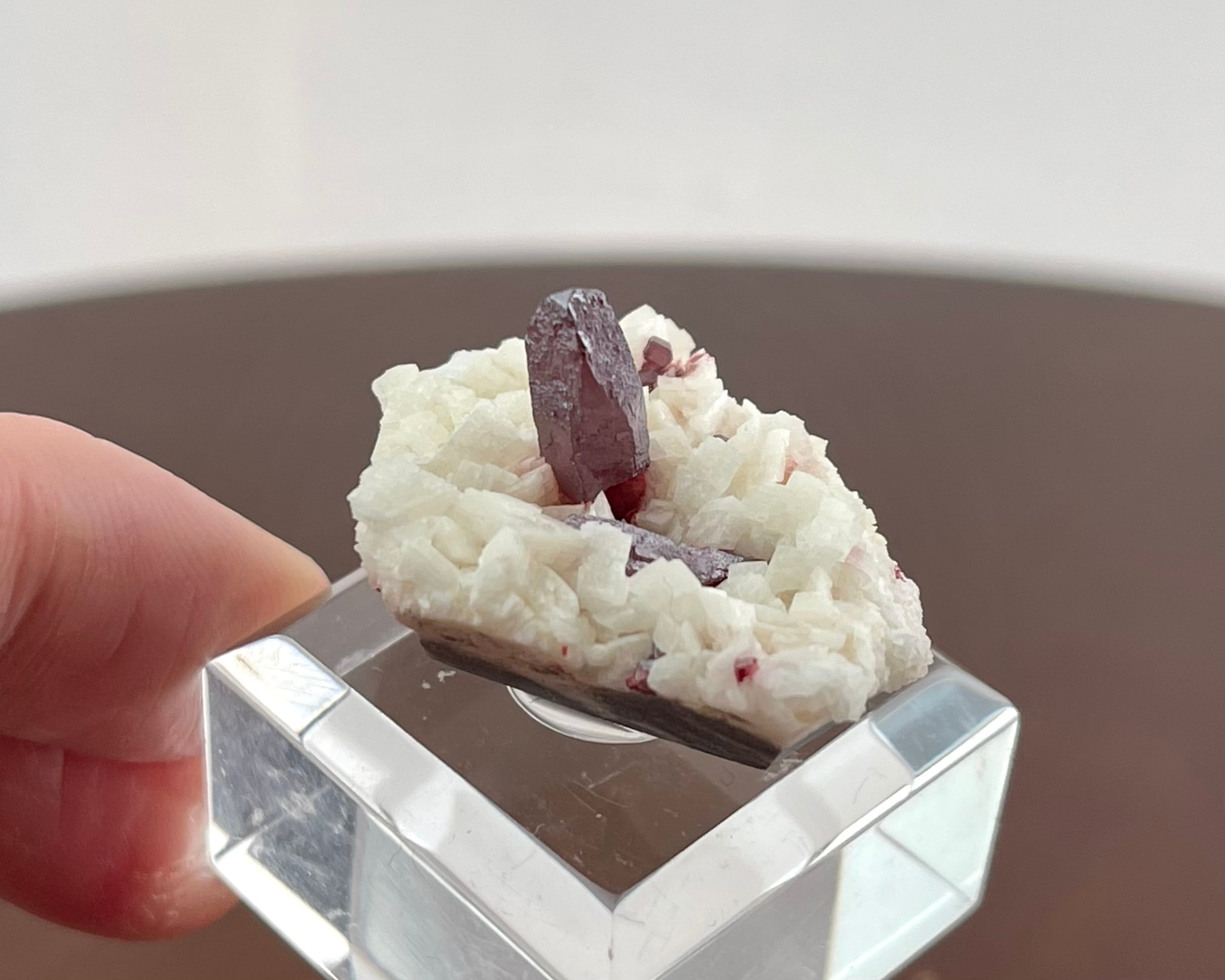 シナバー / ドロマイト【Cinnabar on Dolomite】中国産 | PEANUTS MINERALS