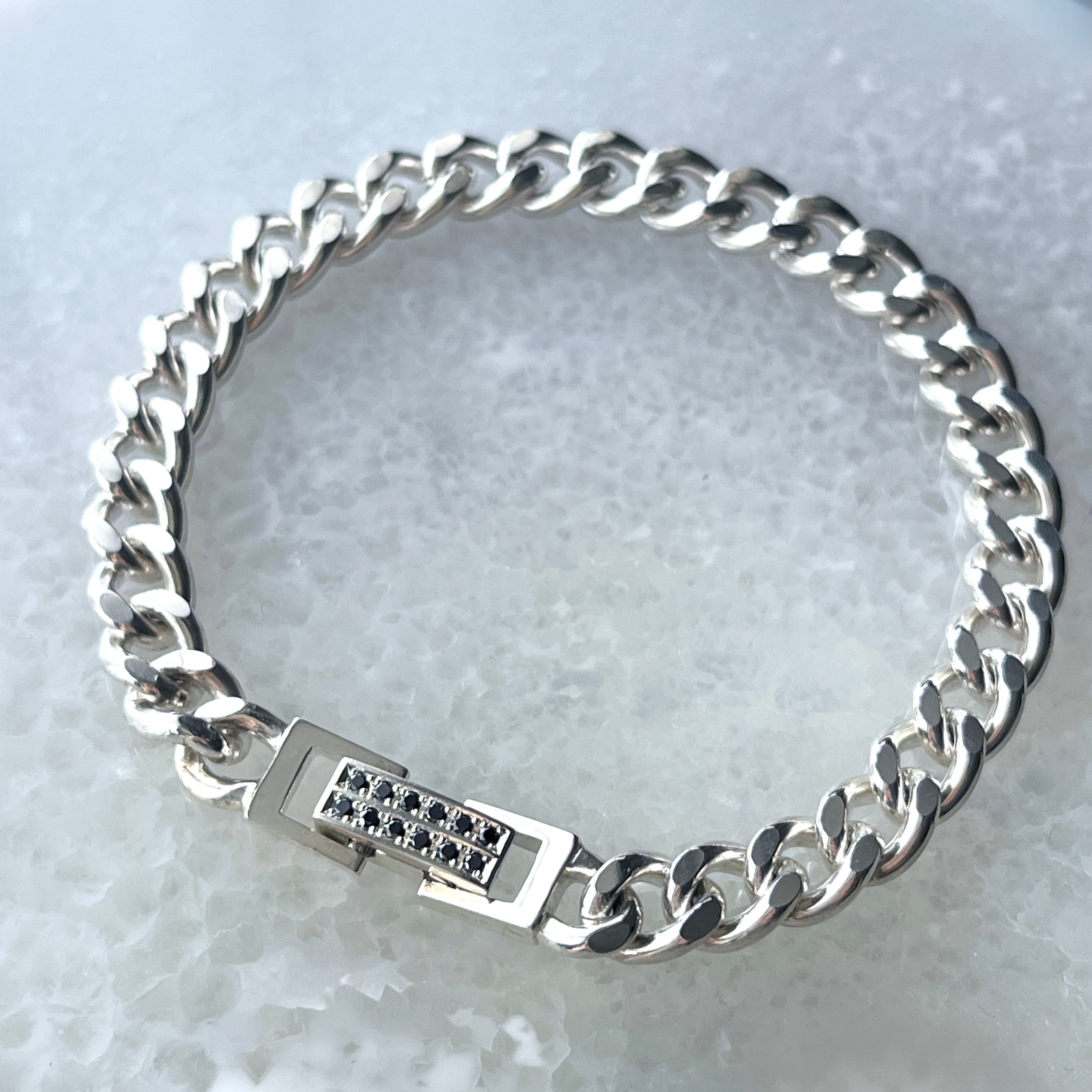 Silver Curb Chain Bracelet - Pave setting BK Diamond/ シルバー製カーブチェーンブレスレット・パヴェセッティング (ブラックダイヤ)