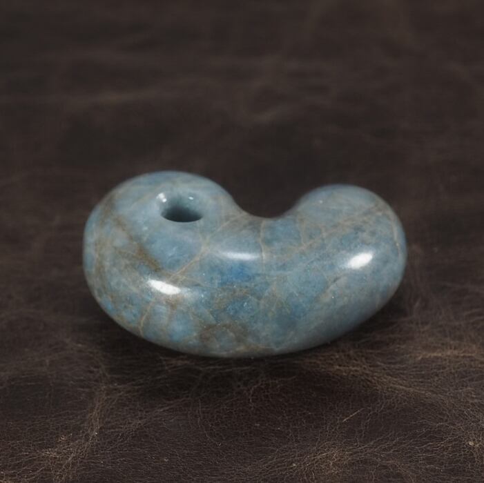 糸魚川翡翠 コン沢 青翡翠 大きめの勾玉 28.1g Itoigawa Blue Jadeite