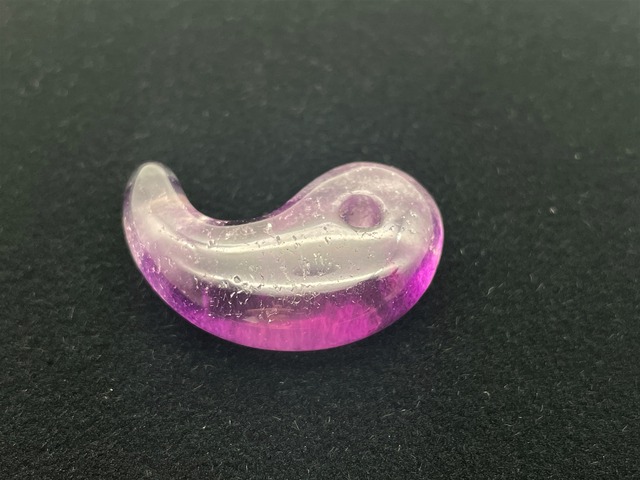 勾玉（アメジスト）