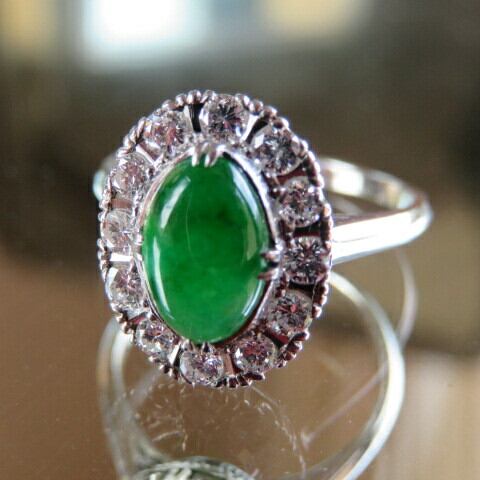 ヴィンテージ ダイヤモンド取り巻き 翡翠プラチナリング