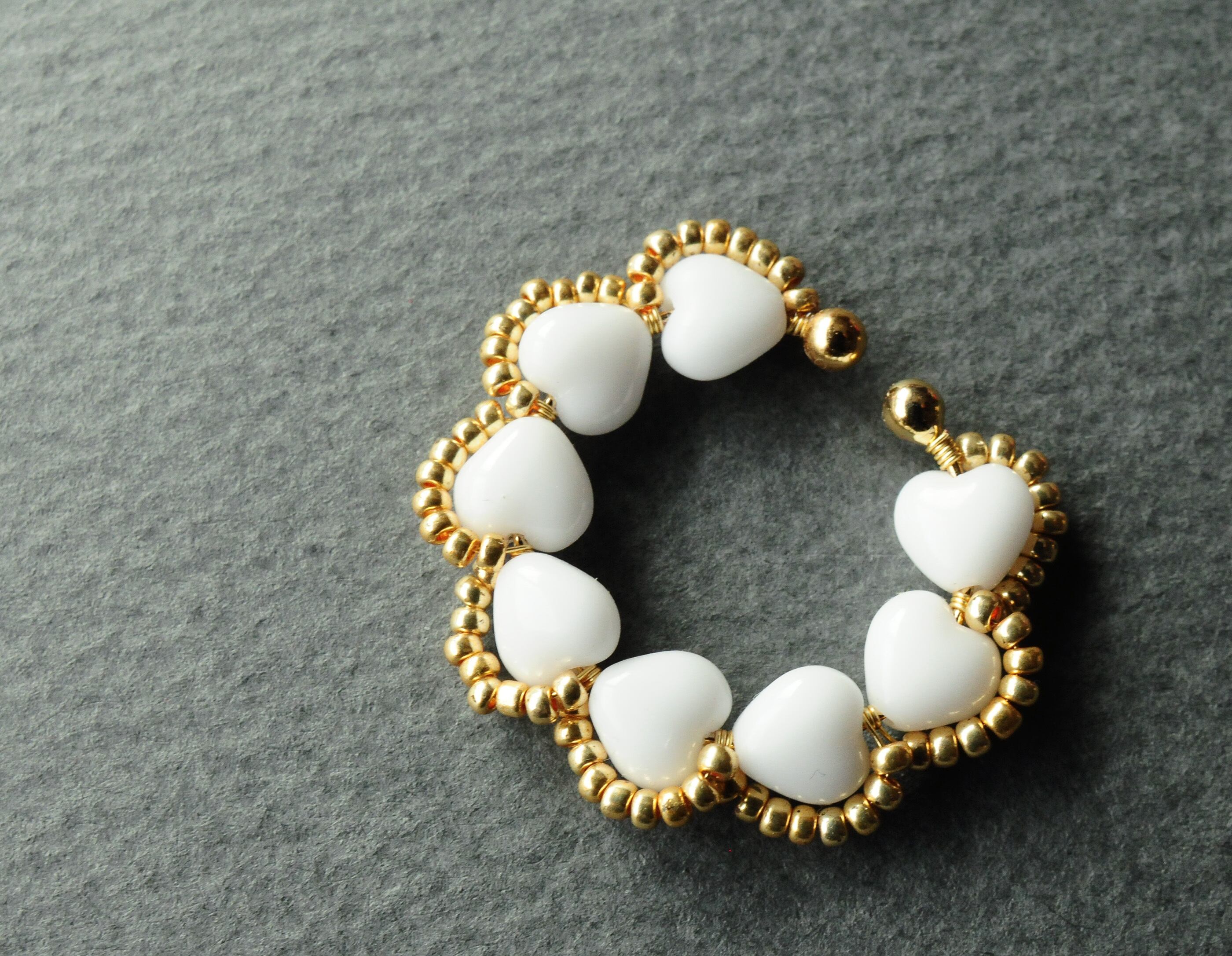 ＜Rollo～イロヅクビジュー～＞イヤーカフ『 Masshiro na heart × Kiniro 』