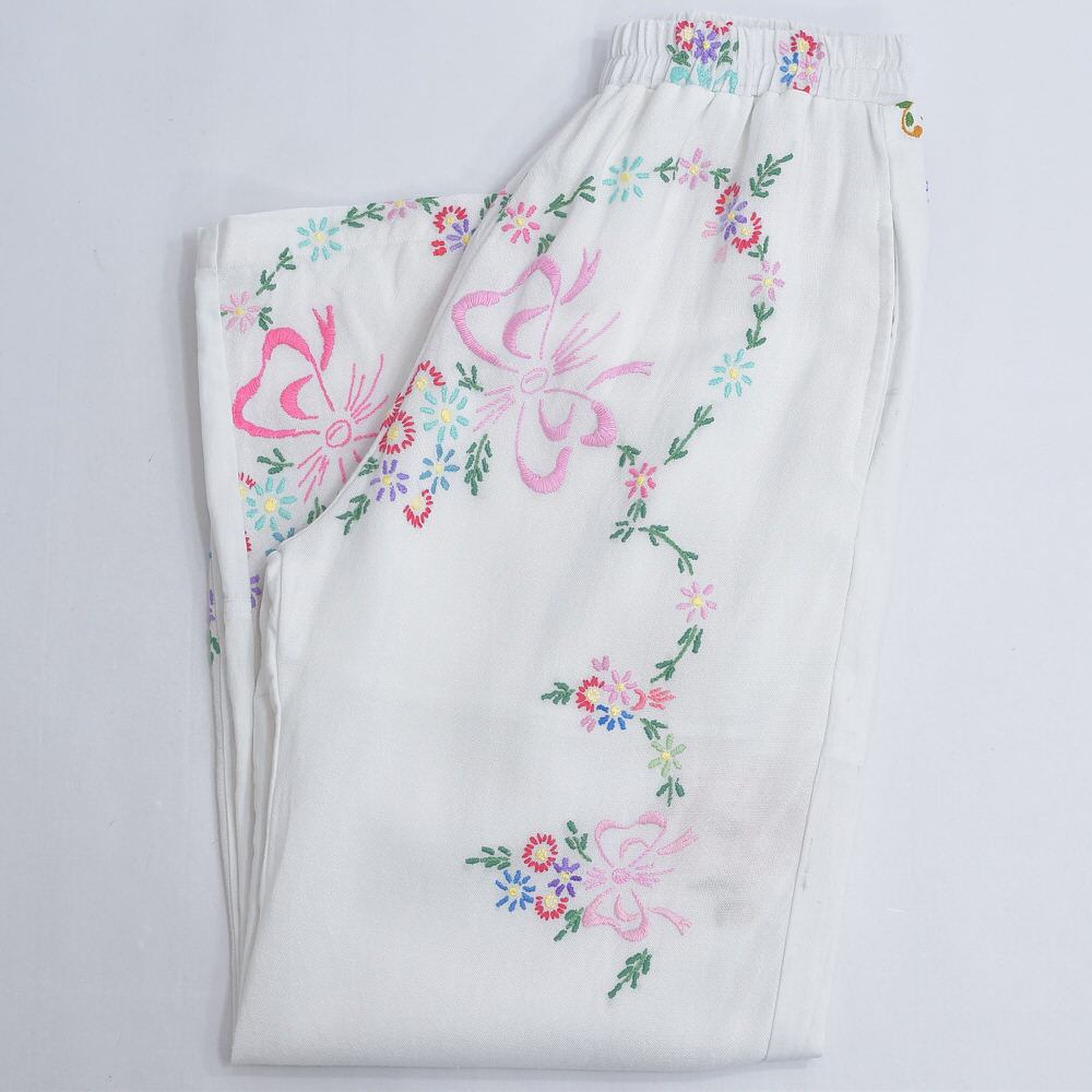 Remakeリメイク 再構築 パッチワーク&フラワー、リボン刺繍 デザイン ルーズシルエット コットン リネン イージーパンツ ホワイト 古着 裏地付き レディースW64~98cm
