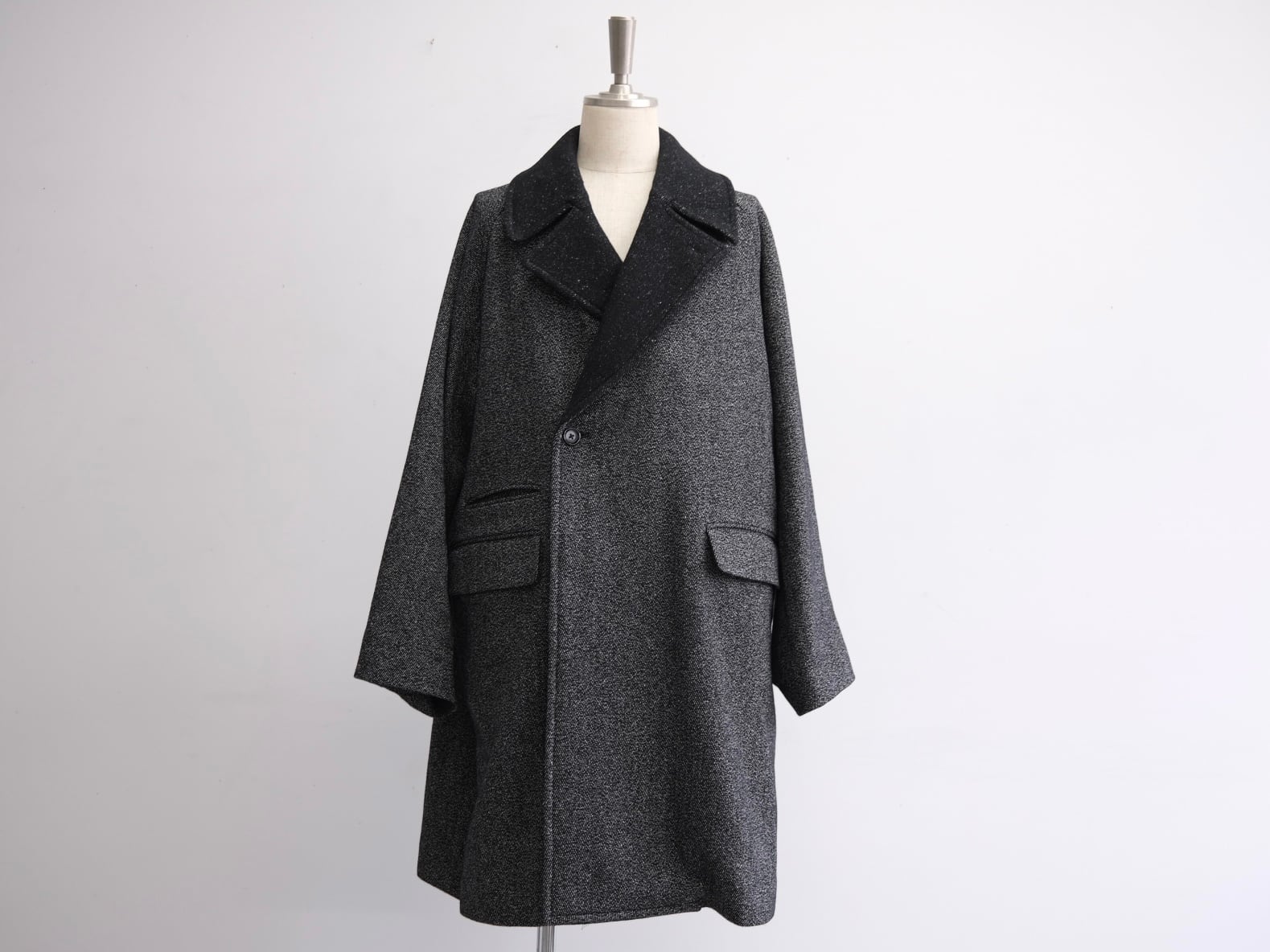 ULTERIOR” WOOL SILK KERSEY DB COAT BLACK IVORY” | Lapel online store