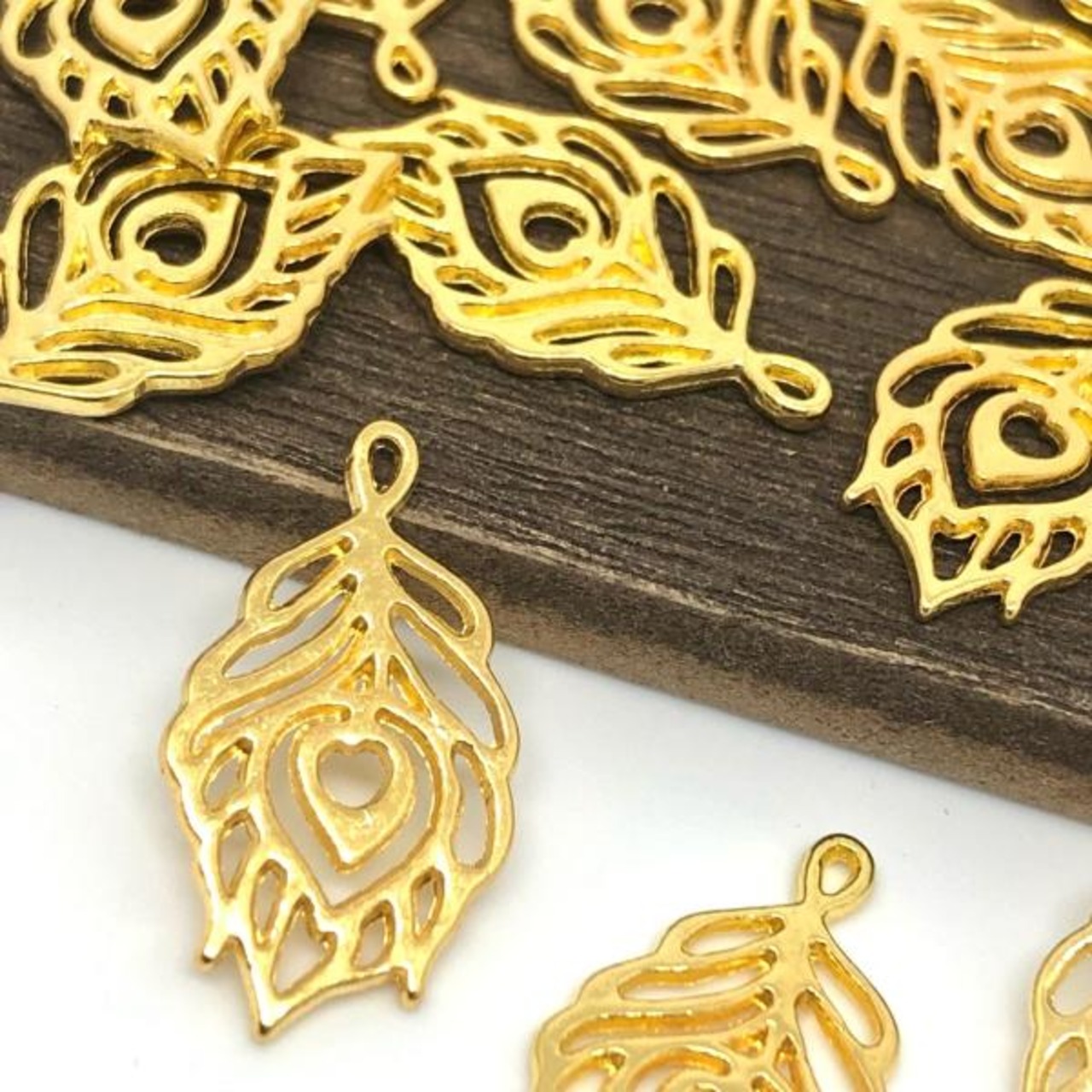 【2個】ゴールドフェザーミニチャーム/コネクター