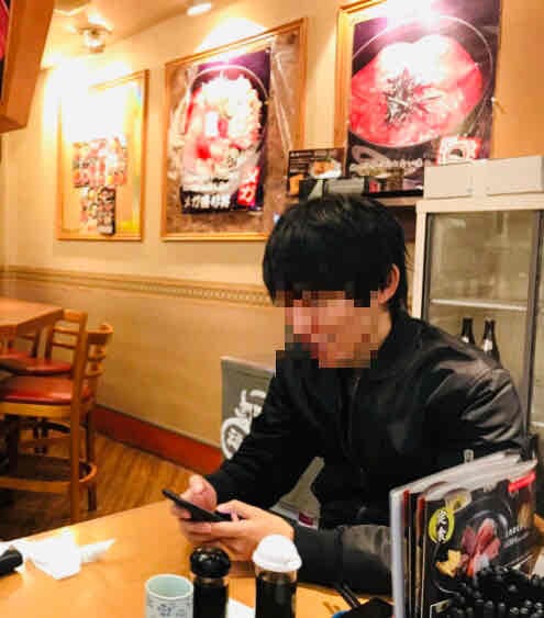 厚手の革ジャン。西武で10万くらいで購入。殆ど未使用。