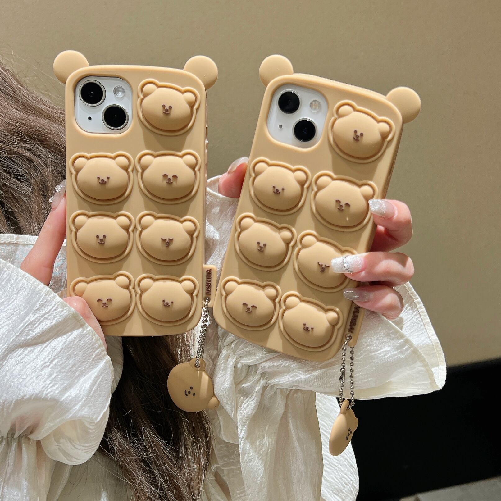 iPhone15対応】ぷにぷにクマさん◎iPhone15対応 可愛い くま ベージュ