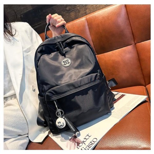 バッグ  レディース  リュック  ファスナータイプ  大容量  ストラップ付き  ポケットあり  カジュアル  ラフスタイル  高級感  スタイリッシュ