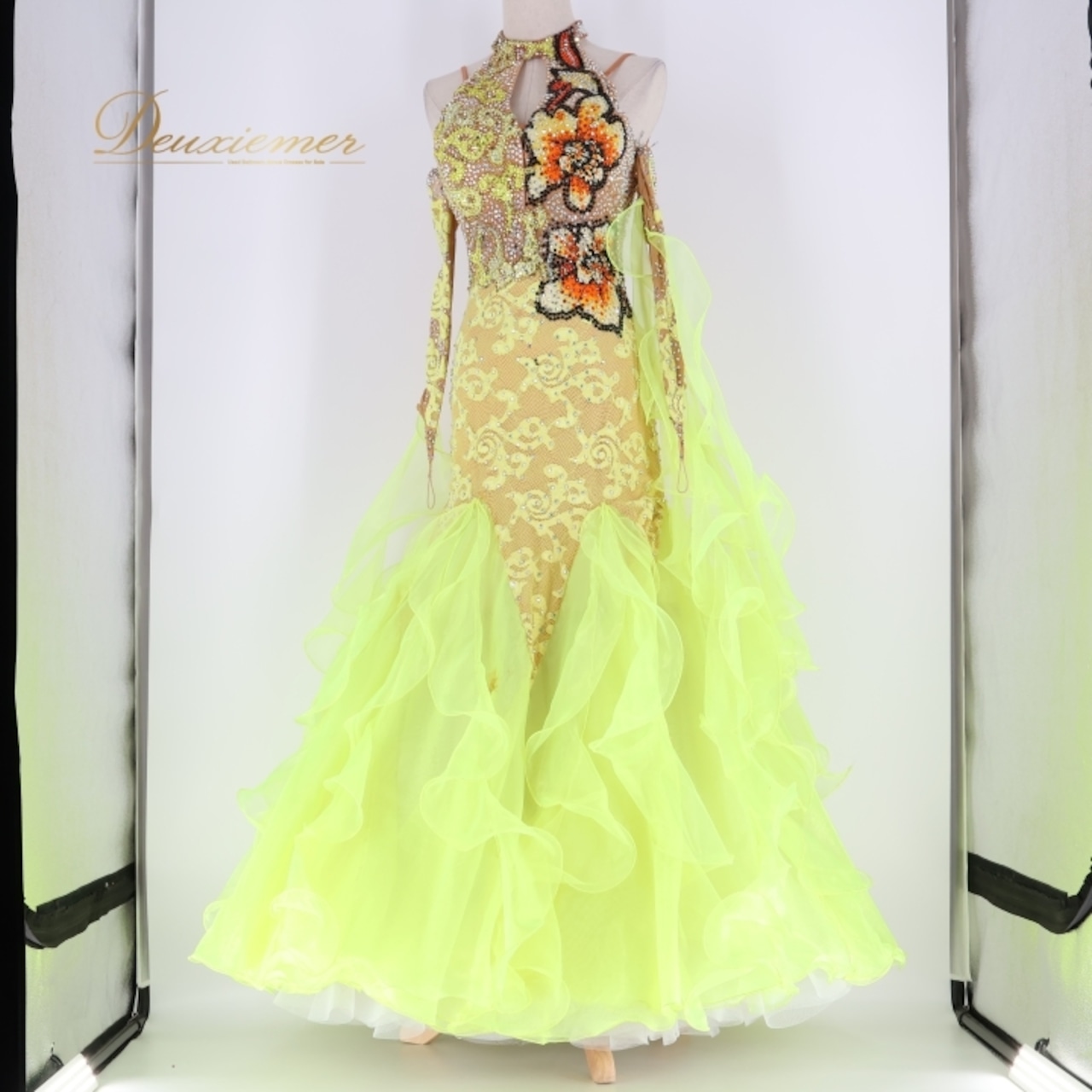 社交ダンス 衣装 スタンダードドレス ワンピース ドレス グリーン系 イエロー系 黄緑 黄色 蛍光 フロート レース フリル デモ 競技 ダンス パーティ 発表会 華やか 明るい色 衣装 発表会用