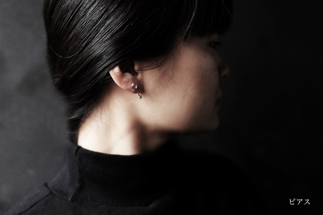揺れさせてもらえない線のピアス（silver） | SUNn・寸