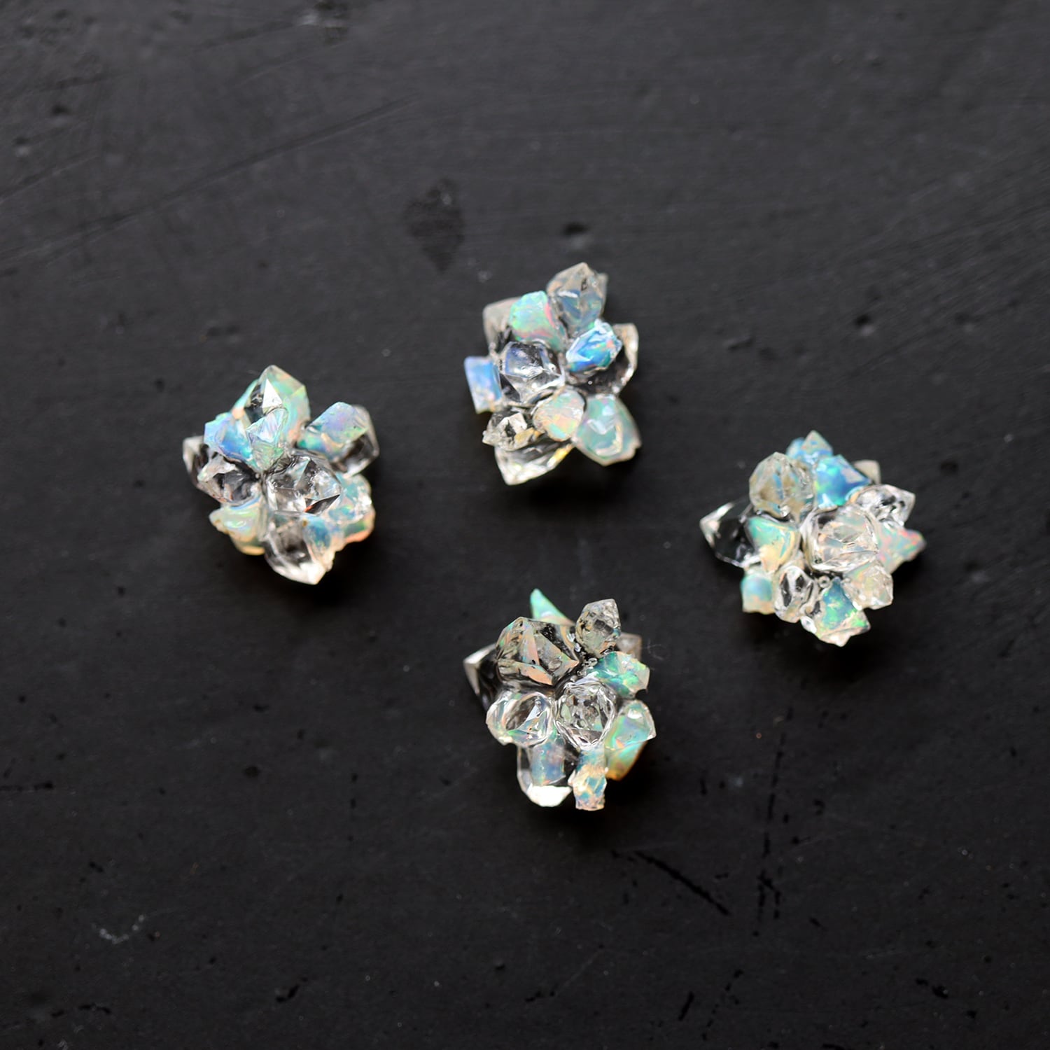 オパールとダイヤモンドクォーツのピアス | witch/花石:鉱物植物