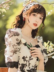 【0047】Black Butterfly Lace Short Sleeve Dress