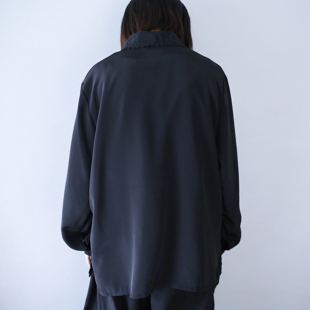 "刺繍" collar and fry-front design black one-tone mode shirt