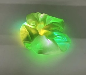 『光るおもちゃ・アクセサリー』　光るシュシュ　アソート（カラー指定不可）