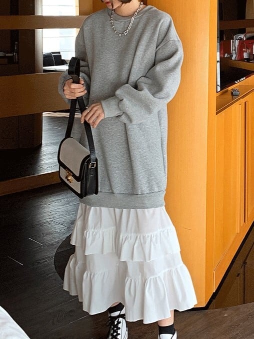 920296 裾フリルスウェットワンピース | &soiree アンドソワレ