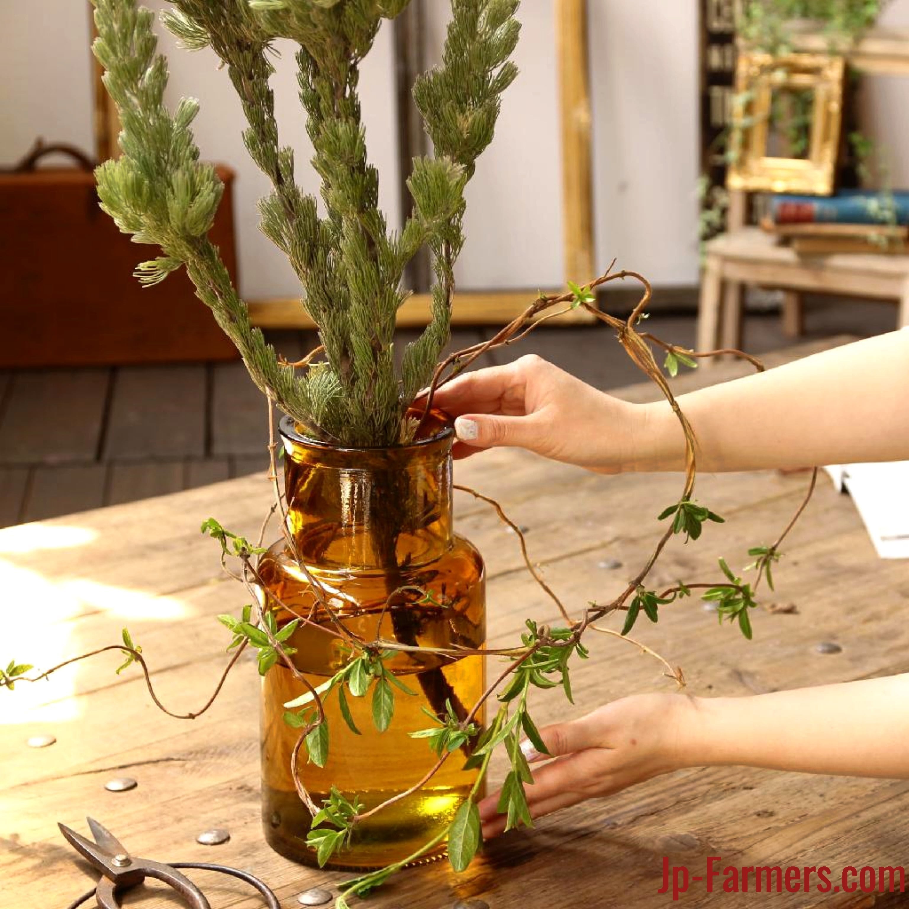 recycling glass flower vase amber ﾘｻｲｸﾙｶﾞﾗｽﾌﾗﾜｰﾍﾞｰｽ ｱﾝﾊﾞｰ 新鮮お花問屋 