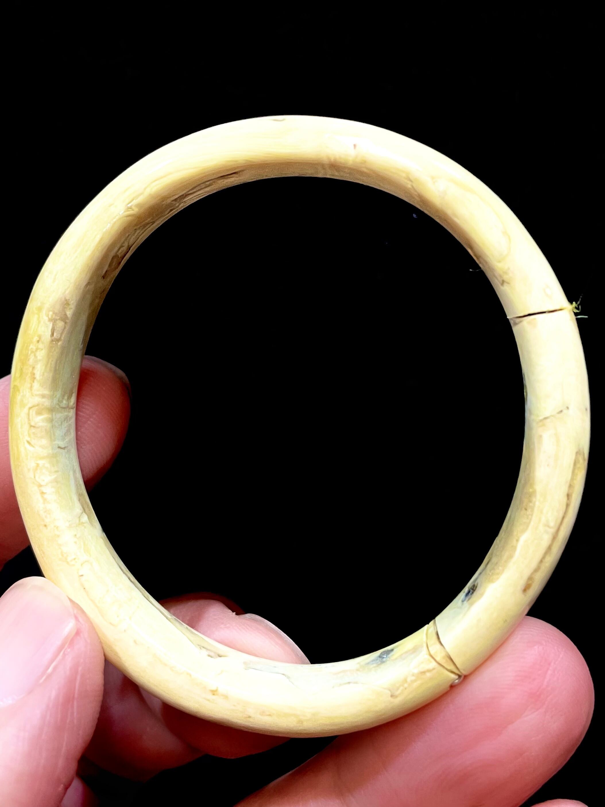 3) New!優しき護身・ホワイトウリ「トリトン」バングル( Sサイズ)