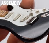 Fender The Best Collection 1957 STRATOCASTER™ Relic™ 1/8Scale