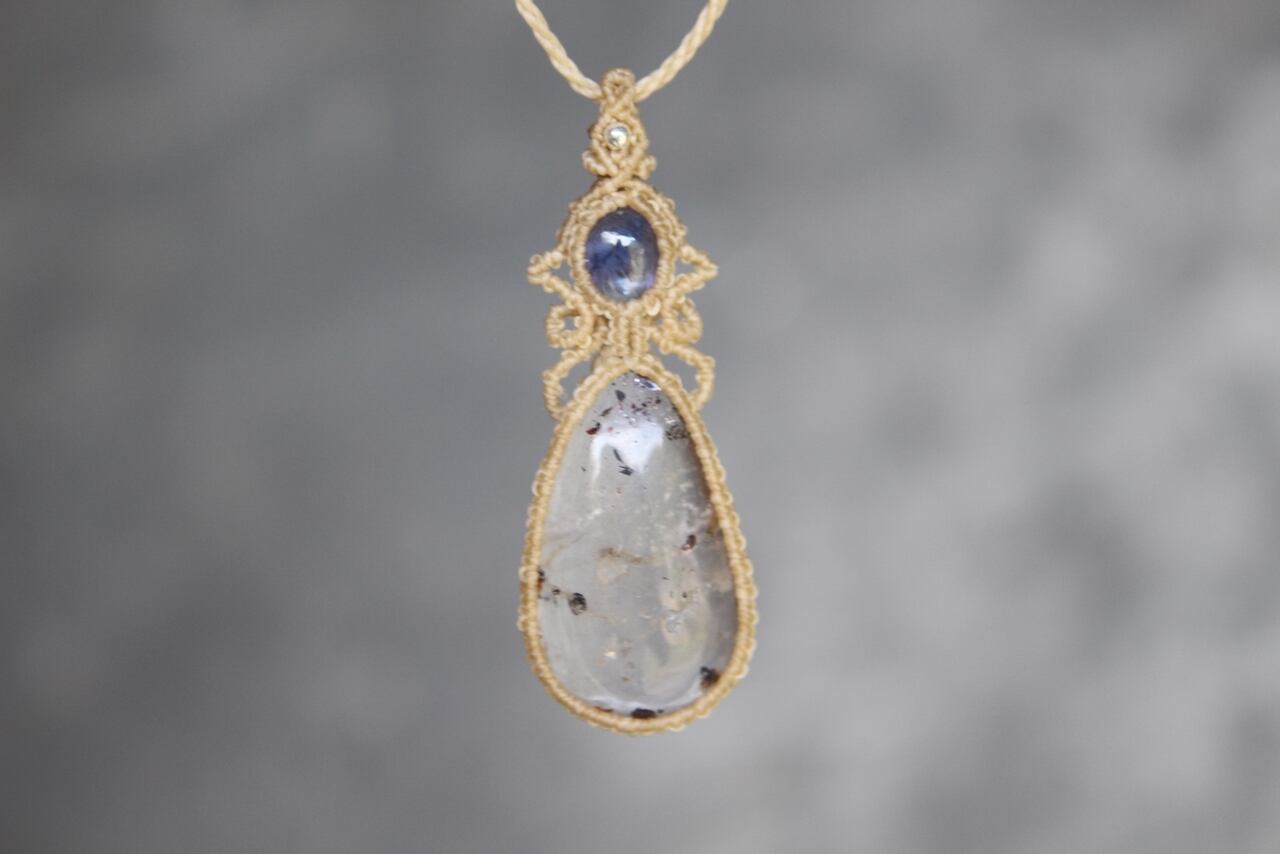 Inclusion quartz & Tanzanite super micro macrame pendant