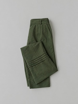 Knee Tucked Relaxed Pants / GREEN